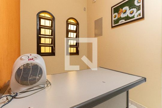 Escritório de casa à venda com 4 quartos, 350m² em Vila Campo Grande, São Paulo