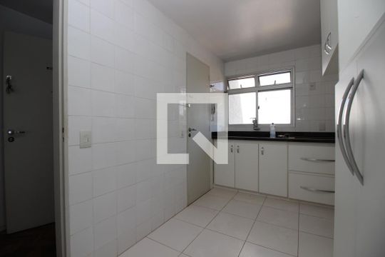 Cozinha e Área de Serviço de apartamento para alugar com 3 quartos, 89m² em Asa Sul, Brasília