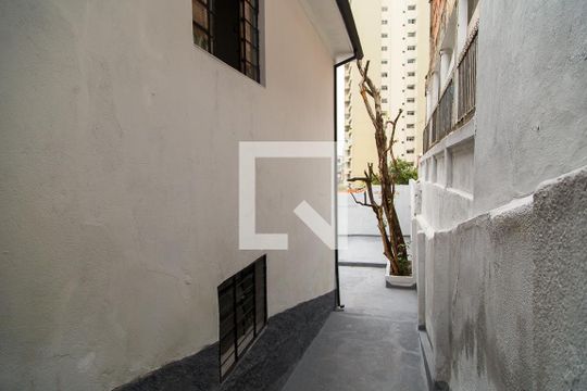 Corredor de casa à venda com 2 quartos, 170m² em Chácara Inglesa, São Paulo