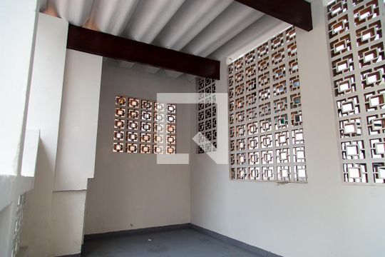 Garagem de casa à venda com 2 quartos, 170m² em Chácara Inglesa, São Paulo