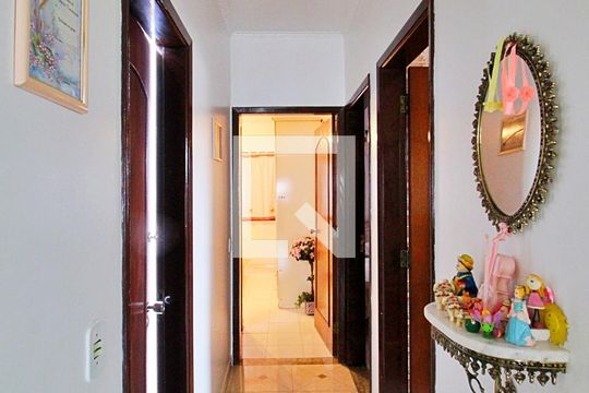 Corredor de casa à venda com 2 quartos, 200m² em Vila Alto de Santo Andre, Santo André