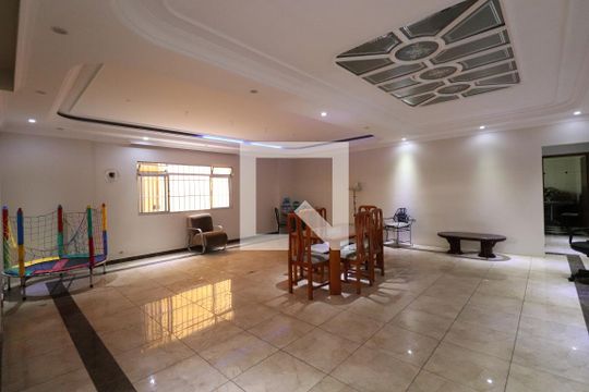 Sala de casa para alugar com 4 quartos, 650m² em Parque Jurema, Guarulhos