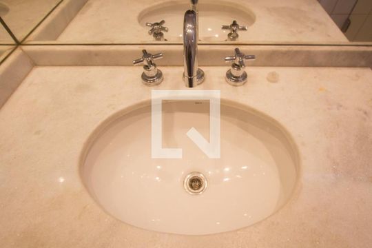 Pia de apartamento para alugar com 2 quartos, 112m² em Chácara Santo Antônio , São Paulo