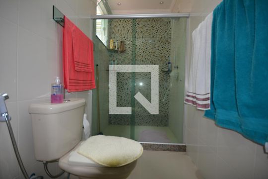 Banheiro da suite de casa à venda com 2 quartos, 157m² em Irajá, Rio de Janeiro
