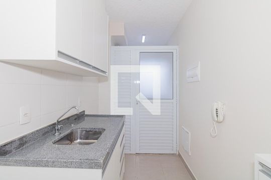Cozinha de apartamento para alugar com 2 quartos, 47m² em Parque Edu Chaves, São Paulo