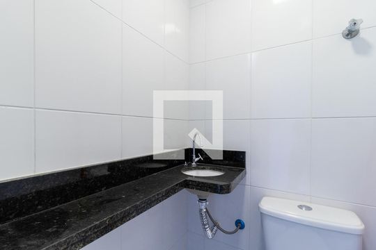 Banheiro de Serviço de apartamento à venda com 2 quartos, 64m² em Vila Dom Pedro Ii, São Paulo