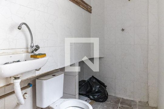 Banheiro de kitnet/studio à venda com 1 quarto, 24m² em República, São Paulo