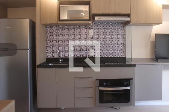 Cozinha de apartamento para alugar com 1 quarto, 32m² em Butantã, São Paulo
