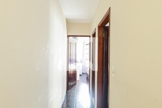 Corredor de casa à venda com 3 quartos, 129m² em Vila Matilde, São Paulo