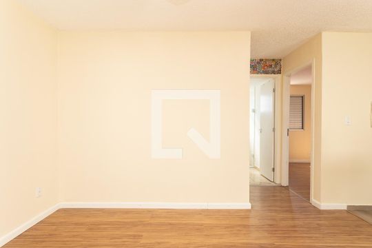 Sala de apartamento para alugar com 2 quartos, 42m² em Vila Alzira, Guarulhos