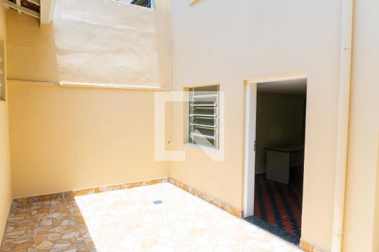 Quintal de casa à venda com 3 quartos, 125m² em Jardim Santo Antoninho, São Paulo