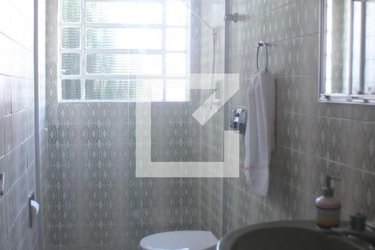 Banheiro da Suíte de casa à venda com 4 quartos, 250m² em Vila Lageado, São Paulo