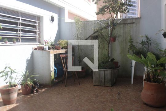 Quintal de casa à venda com 4 quartos, 250m² em Vila Lageado, São Paulo