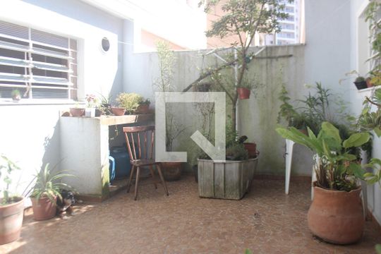 Quintal de casa à venda com 4 quartos, 250m² em Vila Lageado, São Paulo