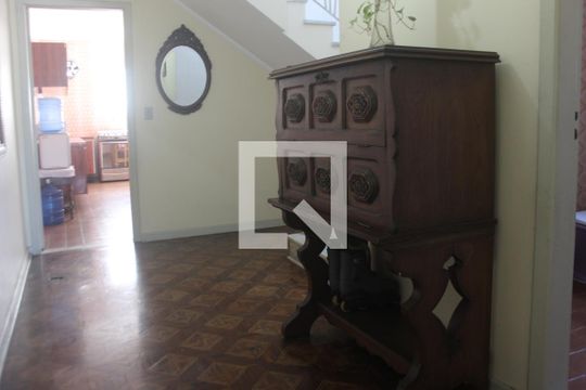 Escada de casa à venda com 4 quartos, 250m² em Vila Lageado, São Paulo