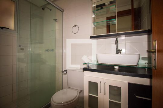 Banheiro da Suíte de apartamento à venda com 3 quartos, 80m² em Partenon, Porto Alegre