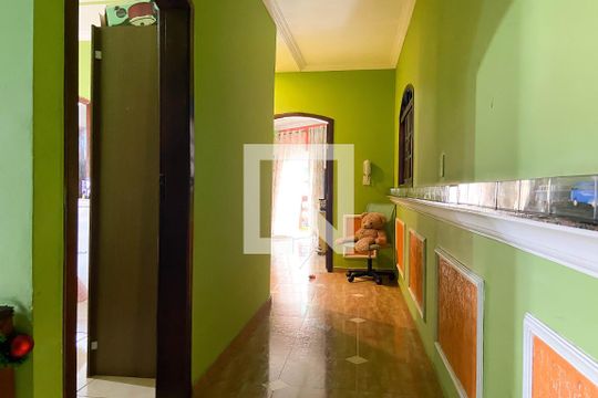 Corredor de casa à venda com 3 quartos, 415m² em Santa Maria, Osasco