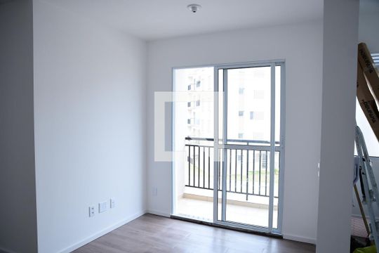 Sala de apartamento para alugar com 3 quartos, 65m² em Paisagem Renoir, Cotia