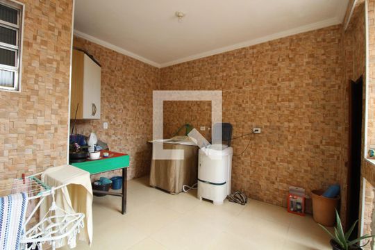 Área de Serviço de casa para alugar com 2 quartos, 70m² em Jardim Três Marias, São Paulo