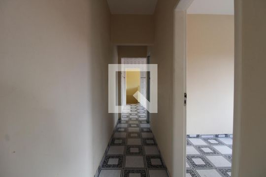 Corredor de casa para alugar com 2 quartos, 70m² em Jardim Três Marias, São Paulo