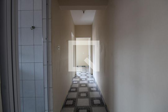 Corredor de casa para alugar com 2 quartos, 70m² em Jardim Três Marias, São Paulo