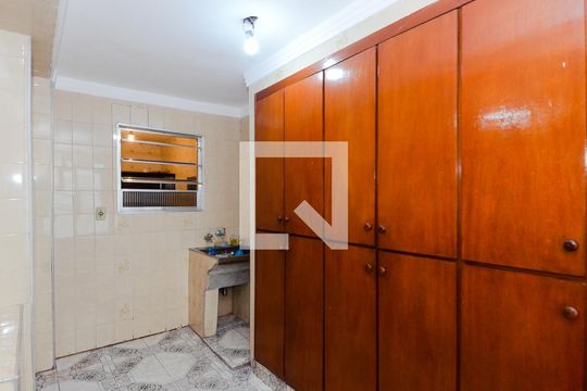 Área de Serviço de casa para alugar com 3 quartos, 200m² em Jardim Terezópolis, Guarulhos