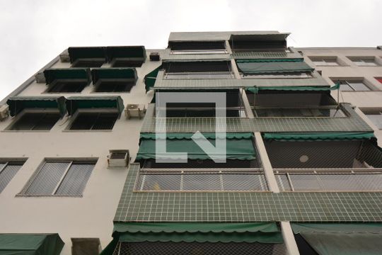 Fachada do bloco de apartamento à venda com 2 quartos, 58m² em Jardim Sulacap, Rio de Janeiro