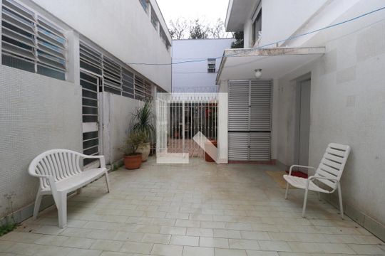 Quintal  de casa para alugar com 4 quartos, 420m² em Indianópolis, São Paulo