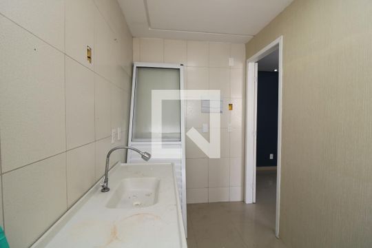 Cozinha de apartamento para alugar com 2 quartos, 44m² em Cidade Satélite Santa Bárbara, São Paulo