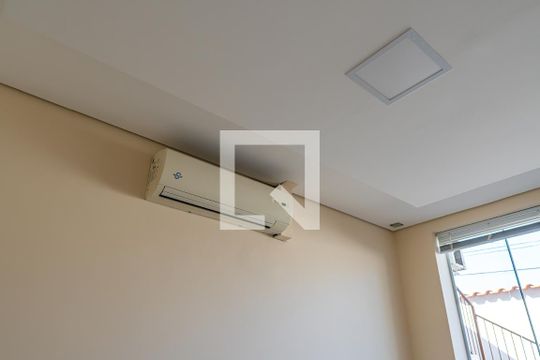 Garagem de casa à venda com 3 quartos, 185m² em Vila Lemos, Campinas