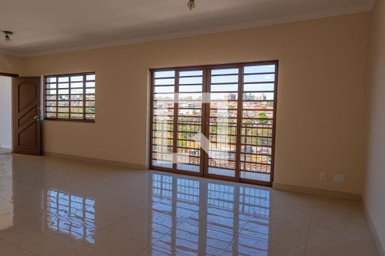 Sala de casa à venda com 3 quartos, 185m² em Vila Lemos, Campinas