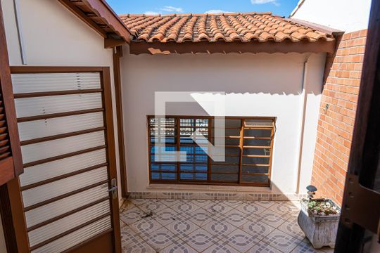 Vista do Quarto 1 de casa à venda com 3 quartos, 185m² em Vila Lemos, Campinas