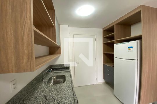 Cozinha de apartamento para alugar com 1 quarto, 29m² em Bela Vista, São Paulo
