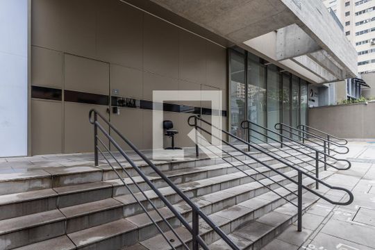 Fachada de kitnet/studio para alugar com 1 quarto, 28m² em Cerqueira César, São Paulo