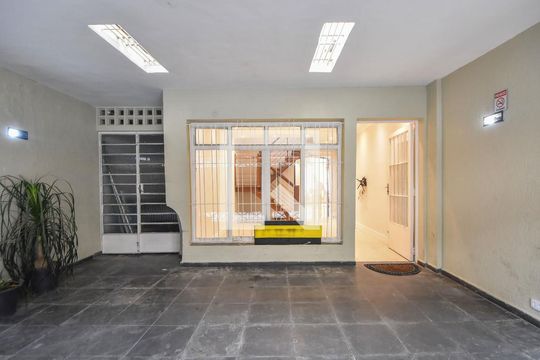 Garagem  de casa à venda com 3 quartos, 220m² em Jardim Aeroporto, São Paulo