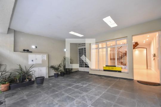 Garagem  de casa à venda com 3 quartos, 220m² em Jardim Aeroporto, São Paulo