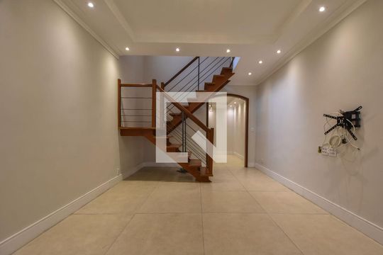 Sala  de casa à venda com 3 quartos, 220m² em Jardim Aeroporto, São Paulo