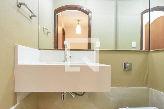 Lavabo de casa à venda com 3 quartos, 220m² em Jardim Aeroporto, São Paulo