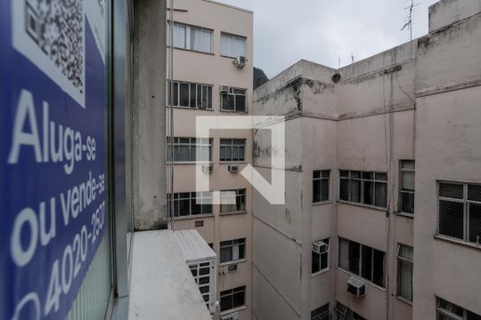 Vista  de apartamento para alugar com 3 quartos, 71m² em Copacabana, Rio de Janeiro