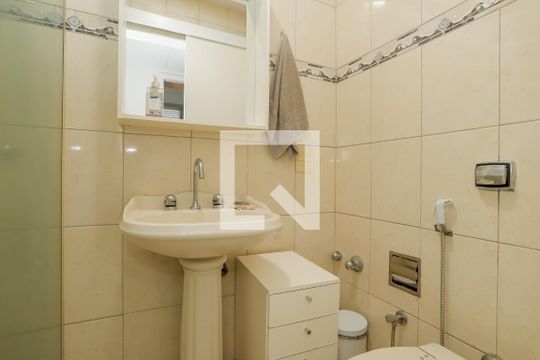 banheiro 2 de apartamento para alugar com 3 quartos, 71m² em Copacabana, Rio de Janeiro