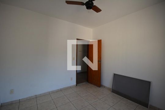 Quarto 3 de casa à venda com 6 quartos, 280m² em Brás de Pina, Rio de Janeiro