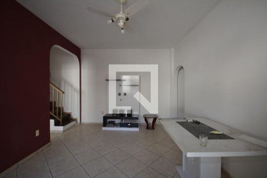 Sala de casa à venda com 6 quartos, 280m² em Brás de Pina, Rio de Janeiro