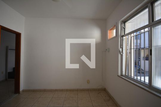 Quarto 1 de casa à venda com 6 quartos, 280m² em Brás de Pina, Rio de Janeiro