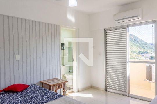 Quarto Suíte de apartamento para alugar com 2 quartos, 104m² em Jardim Las Palmas, Guarujá