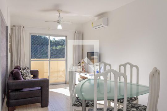 Apartamento para alugar com 2 quartos, 104m² em Jardim Las Palmas, Guarujá