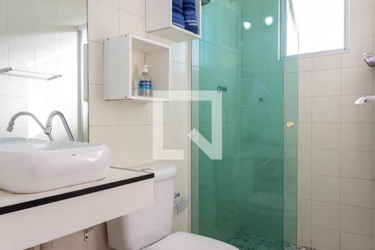 Banheiro de apartamento para alugar com 2 quartos, 104m² em Jardim Las Palmas, Guarujá