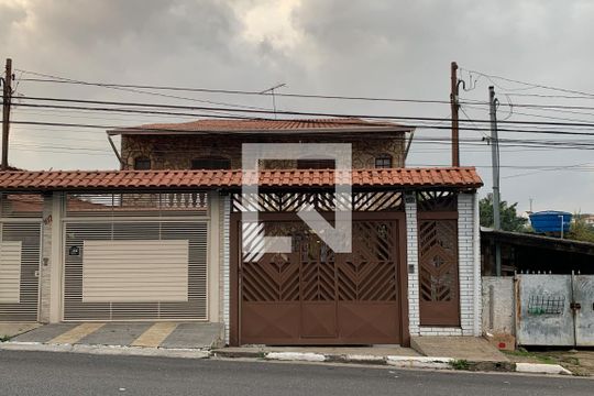 Fachada de casa para alugar com 3 quartos, 340m² em Vila Yolanda, Osasco
