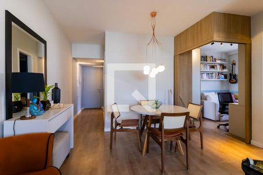 Sala de apartamento à venda com 2 quartos, 70m² em Vila Moinho Velho, São Paulo