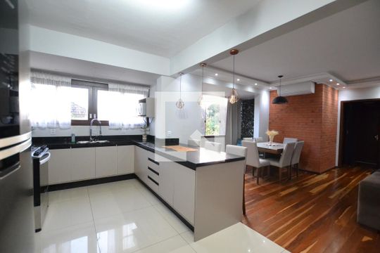 Cozinha de apartamento à venda com 2 quartos, 101m² em Nonoai, Porto Alegre