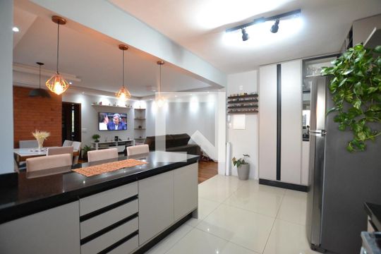 Cozinha de apartamento à venda com 2 quartos, 101m² em Nonoai, Porto Alegre